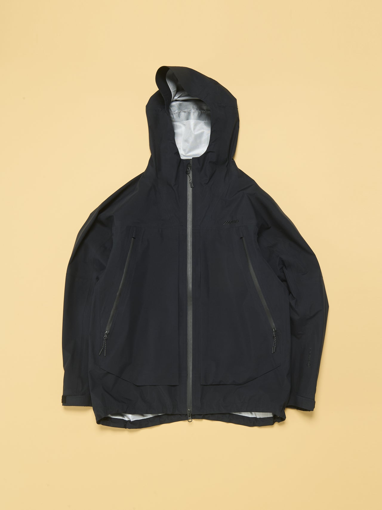 ミズノの黒いGORE-TEXフィールドシェルジャケット