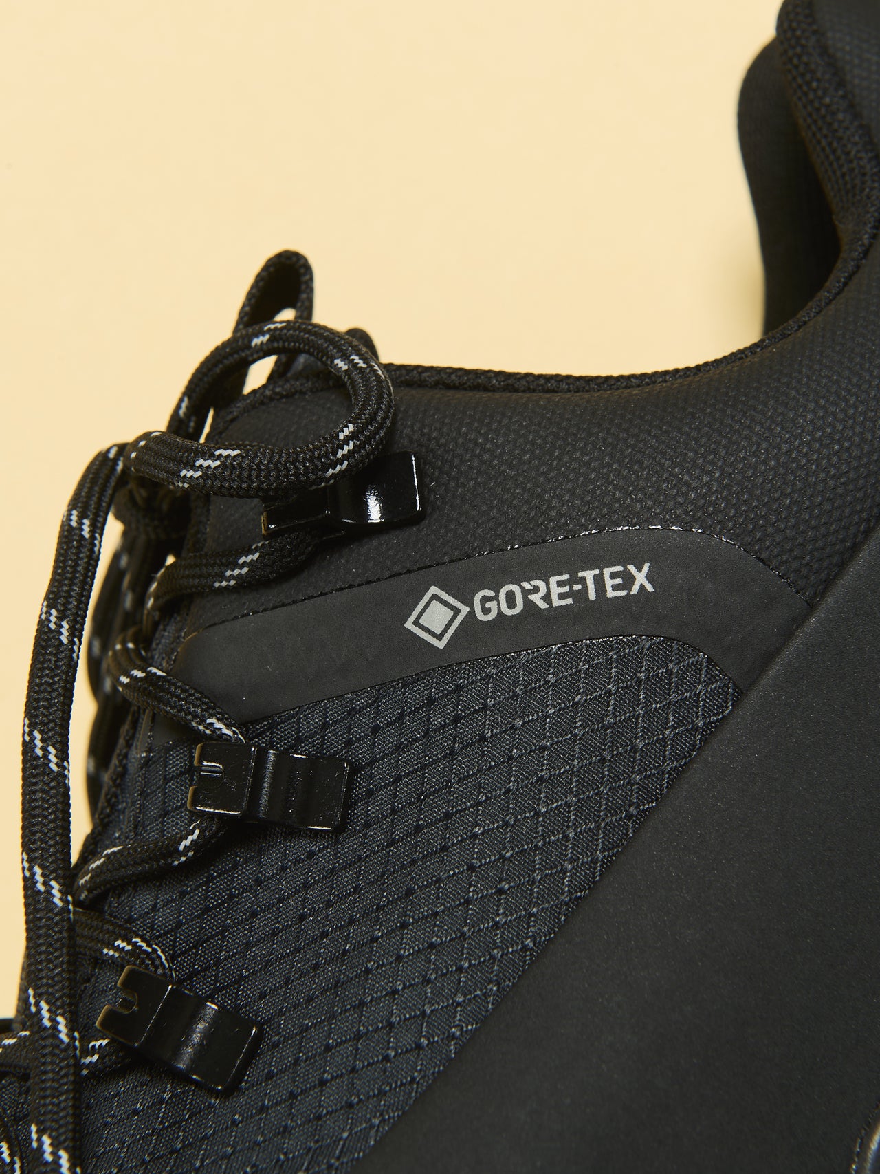 ザ・ノース・フェイスのグレンクリフローゴアテックス スニーカーのゴアテックスロゴ