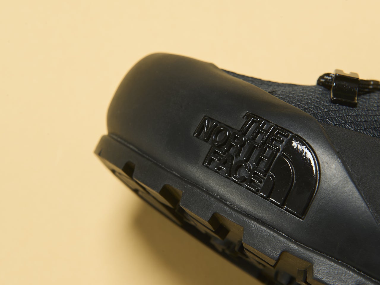 ザ・ノース・フェイスのグレンクリフローゴアテックス スニーカーのトゥのドームロゴ