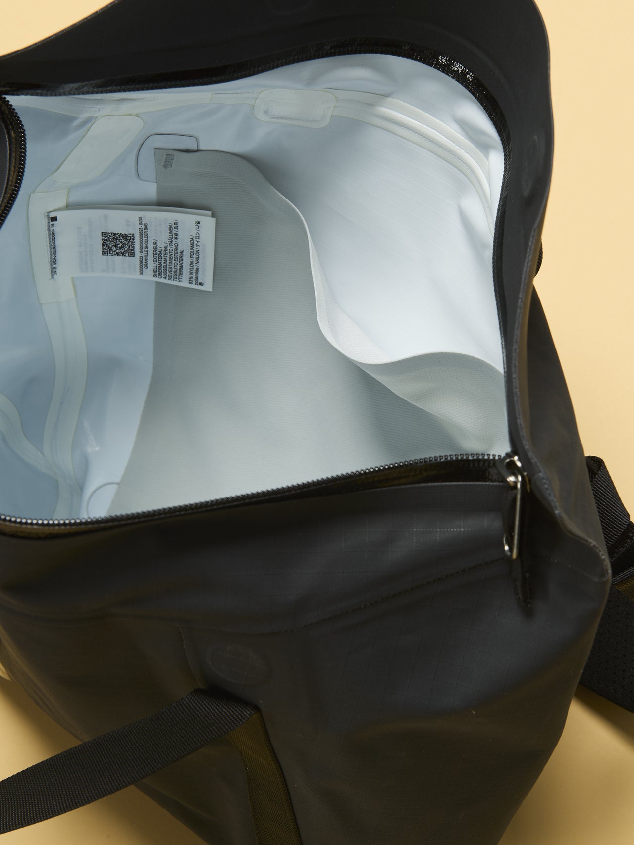 アークテリクスのグランヴィル ショルダー バッグのメインコンパートメント