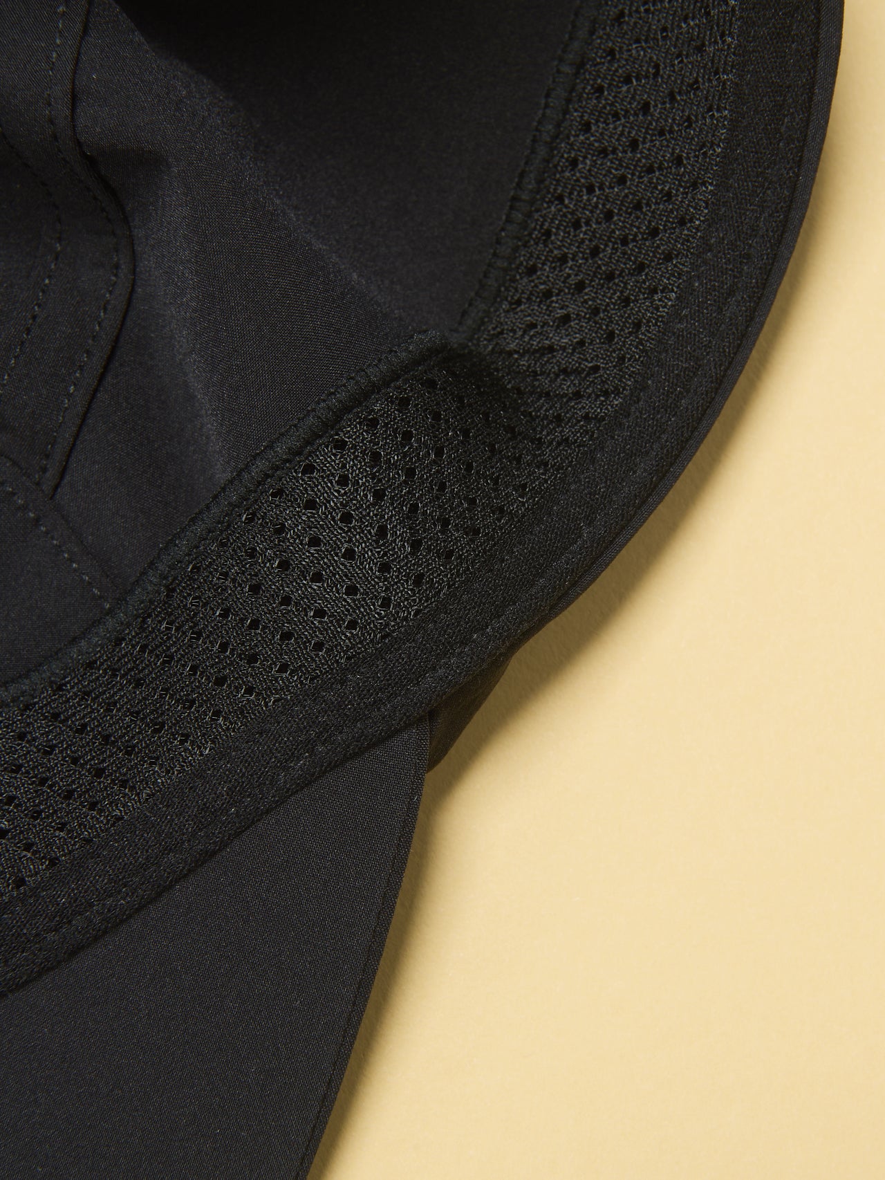 アークテリクスのガンマ 5 パネル キャップ の内側の汗止め