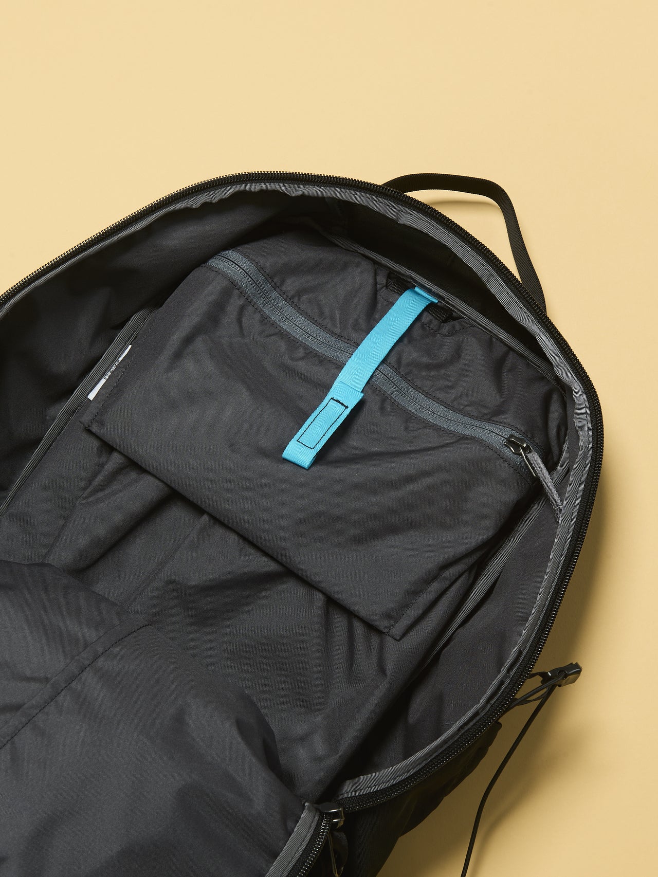 アークテリクスのマンティス 26 バックパック バッグのメインコンパートメント