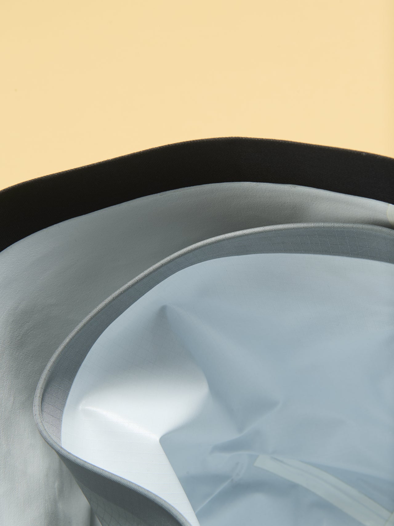 アークテリクスのキャリア 45 ギアトート バッグのデバイダー