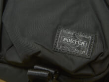 「ポーター」のショルダーバッグを試着＆本音レビュー！ 大人なマットブラックを着こなしの相棒に。[PORTER SENSES SHOULDER PACK]