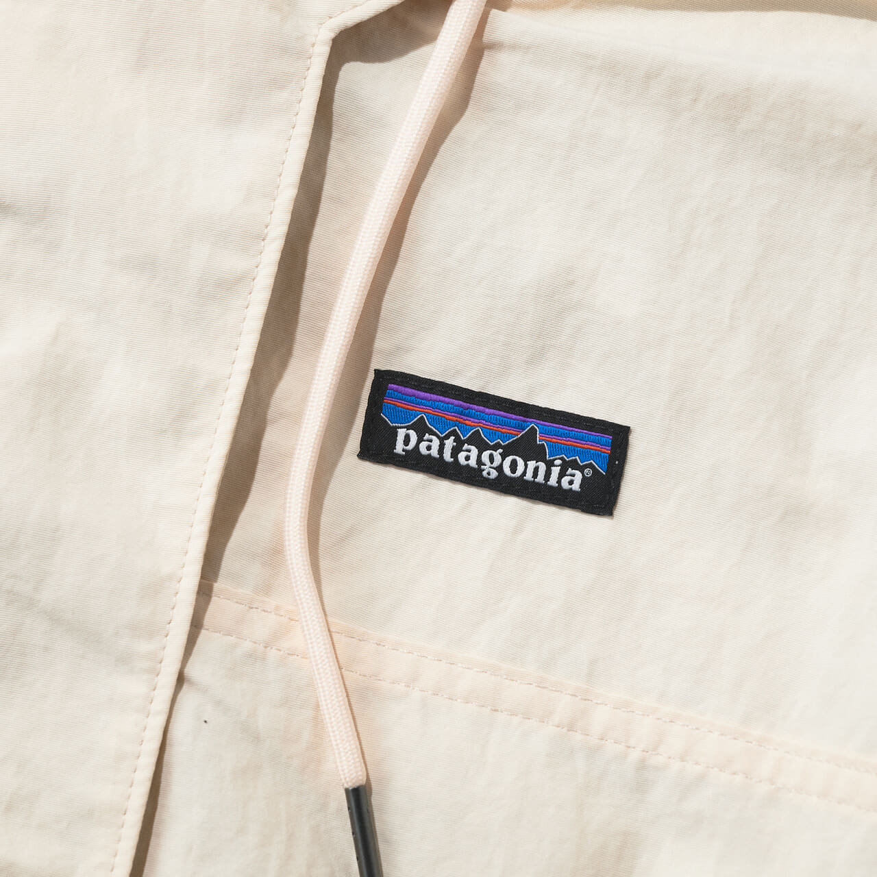 エディター愛用の「パタゴニア」の春アウター／スカイセイル・ジャケットの胸ロゴ