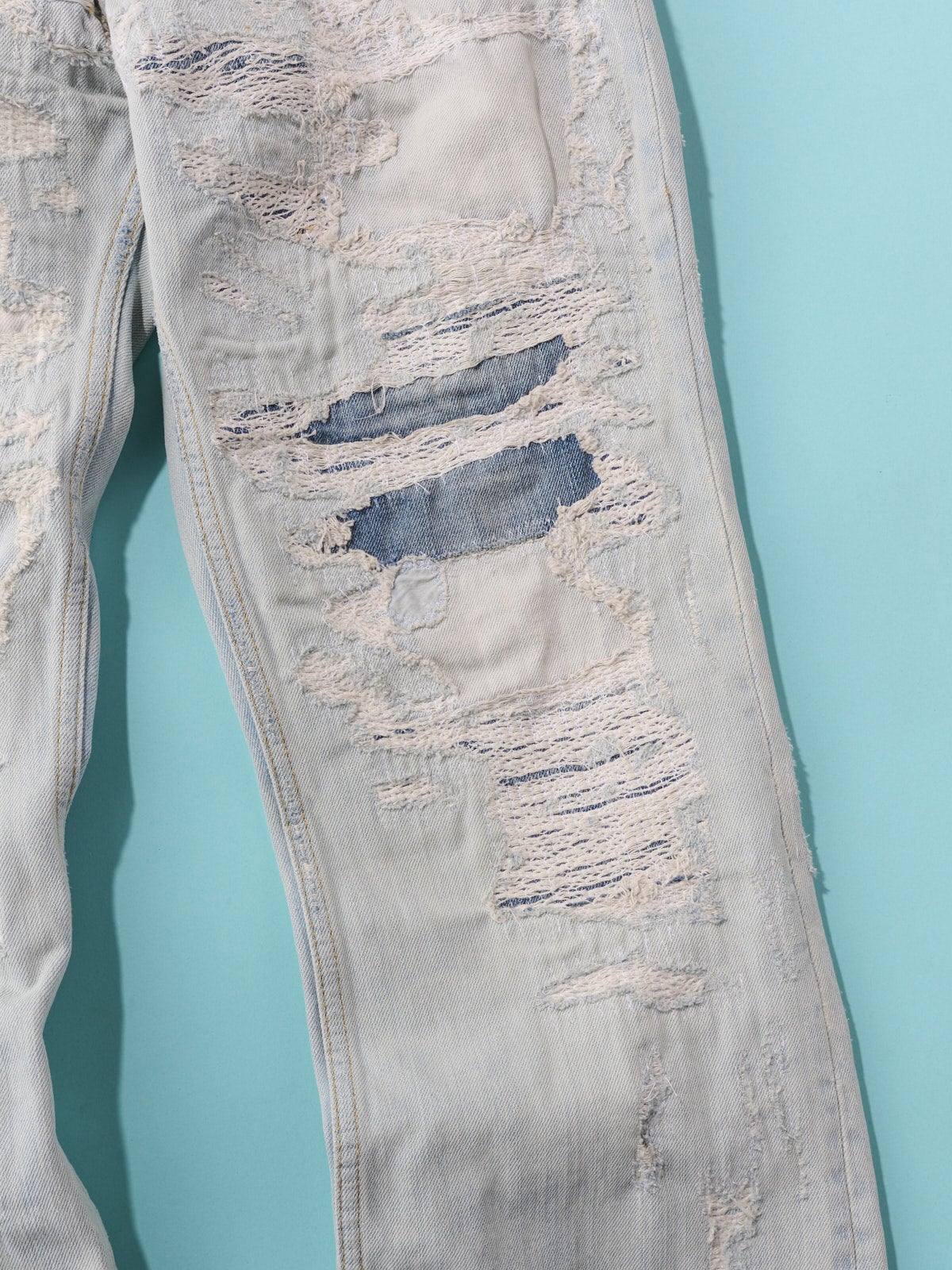 オシャレな人が買ってよかった「アクネ ストゥディオズ」のデニム／Mended Jeans 2010Mの膝加工