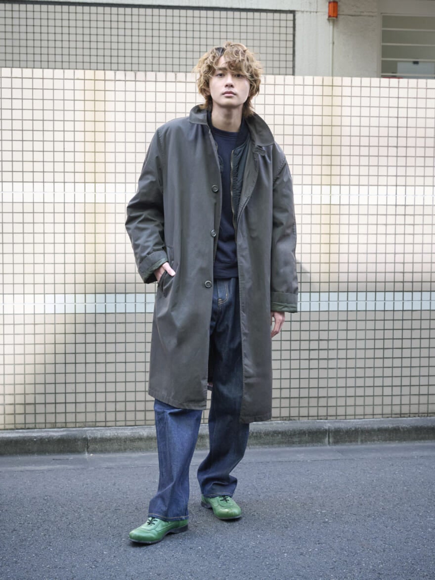[髙橋 大翔] 「プラダ」の大人グリーンなスニーカーをきかせて、こなれたデニムスタイルに【メンズノンノモデルの私服スナップ】