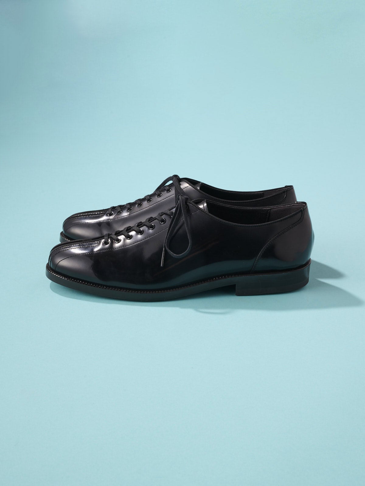 「ハルタ」の革靴/レトロボウリングシューズのサイド