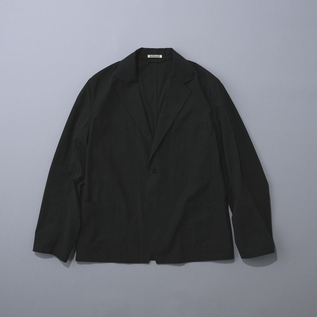 エディターが買ってよかった「オーラリー」の愛用黒ジャケット