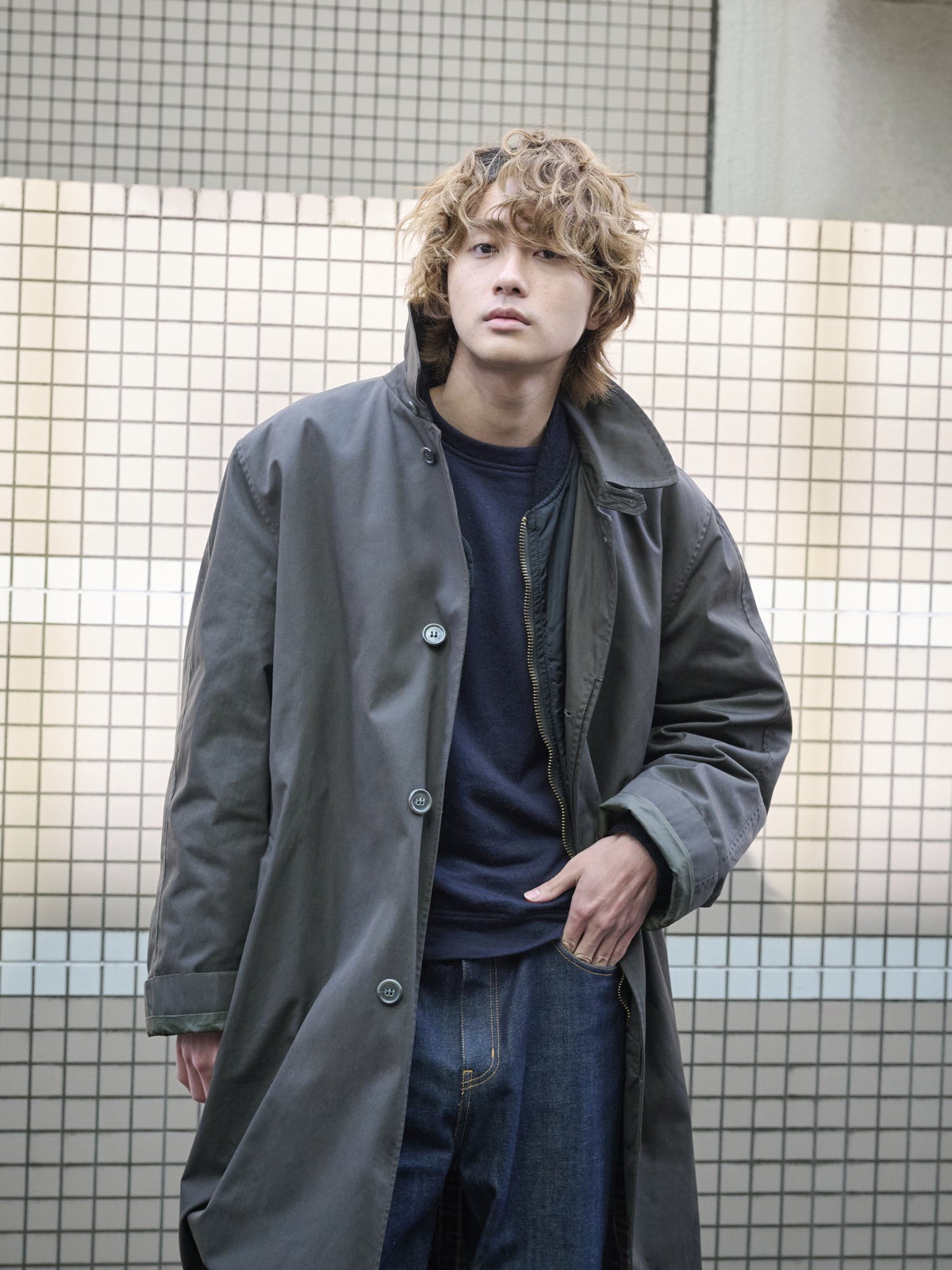 古着のコートとMA-1とバトナーのニット