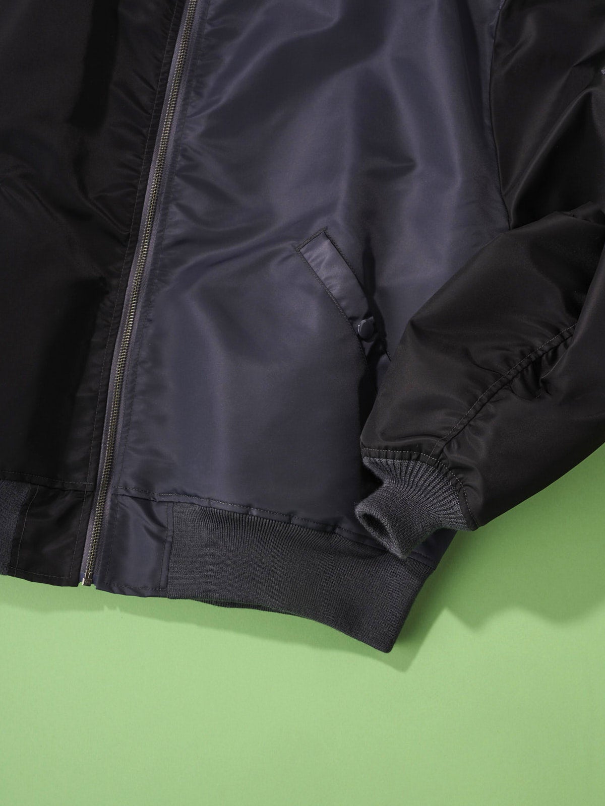 オシャレな人が買ってよかった「ビームス」のジャケット／Crazy MA-1 Jacketの裾リブ