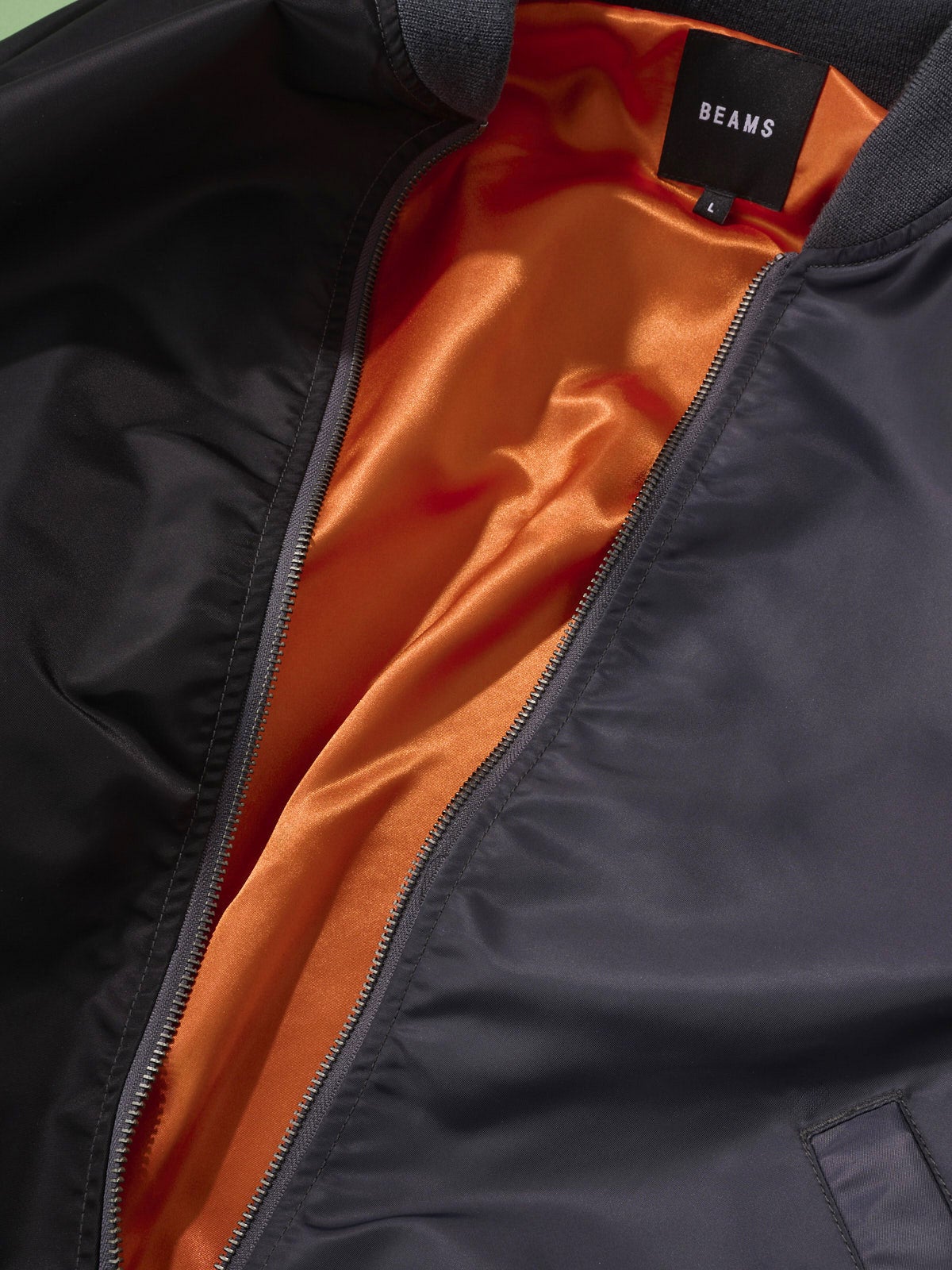 オシャレな人が買ってよかった「ビームス」のジャケット／Crazy MA-1 Jacketの裏地