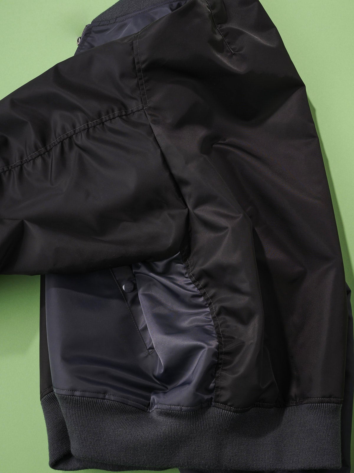 オシャレな人が買ってよかった「ビームス」のジャケット／Crazy MA-1 Jacketの切り替え２