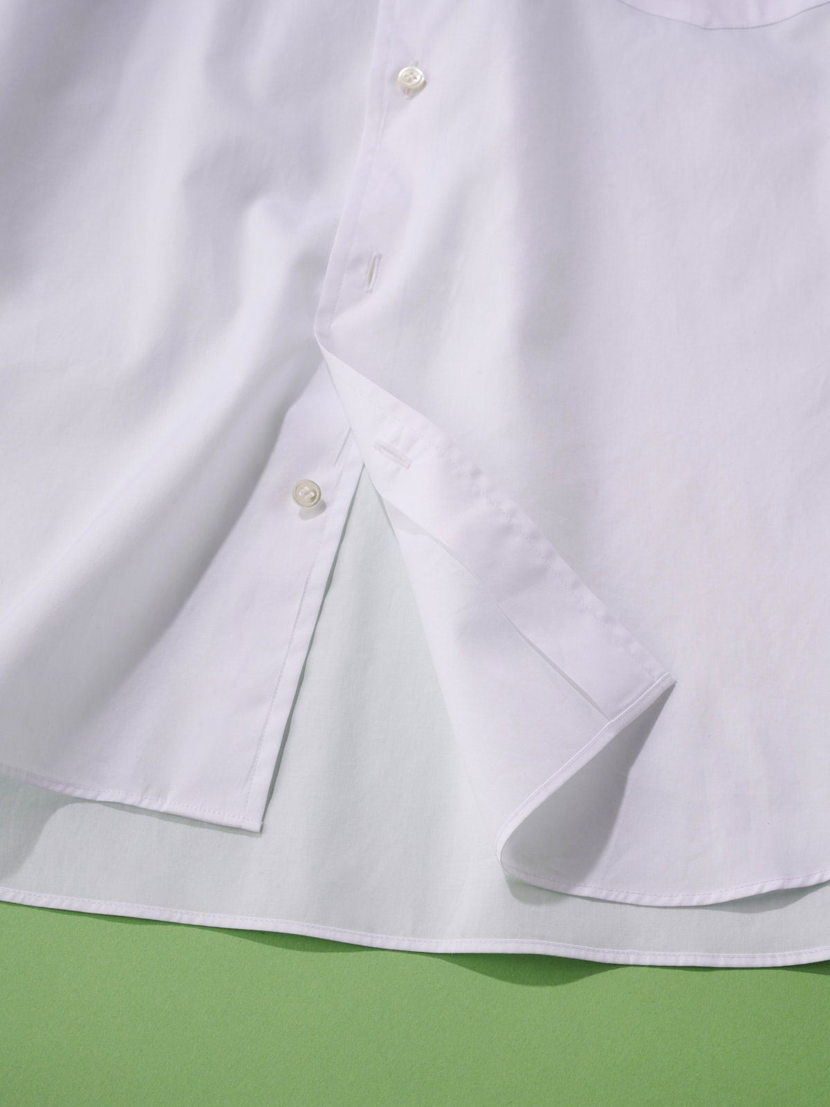 オシャレな人が買ってよかった「クアトロッキ」のシャツ／ソリッド シグネチャー シャツの裾