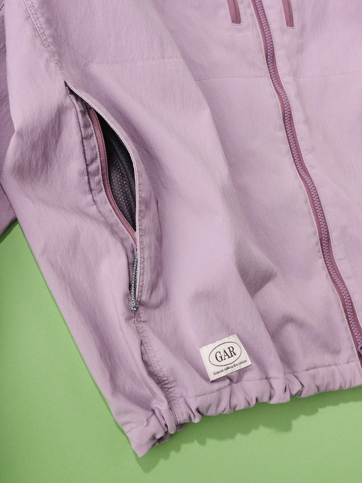 オシャレな人が買ってよかったザ・ノース・フェイス」のジャケット/GAR Faded Softshell Jacketのサイドポケット