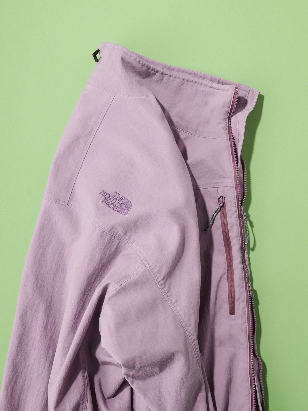 オシャレな人が買ってよかったザ・ノース・フェイス」のジャケット/GAR Faded Softshell Jacketのサイド