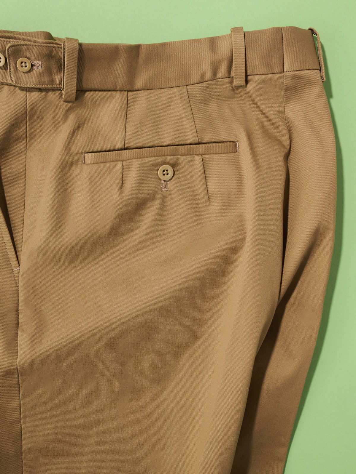 オシャレな人が買ってよかった「DAKS」×「Scye」のコラボパンツ/DAKS TOP Trousers Chinのバックポケット