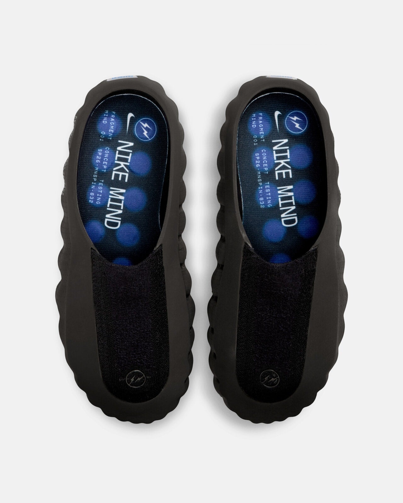 ナイキ 藤原ヒロシ マインド 001、マインド 002　サンダル　俯瞰