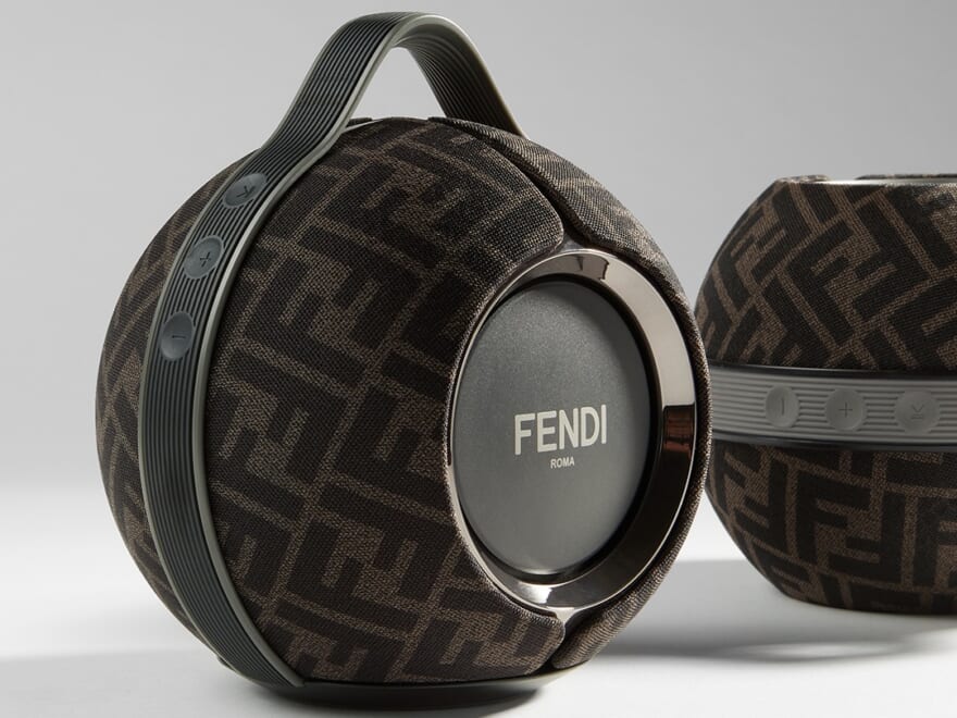 「フェンディ」と「デビアレ」が再びコラボ！限定ポータブルスピーカーはデザインも音も最上級！