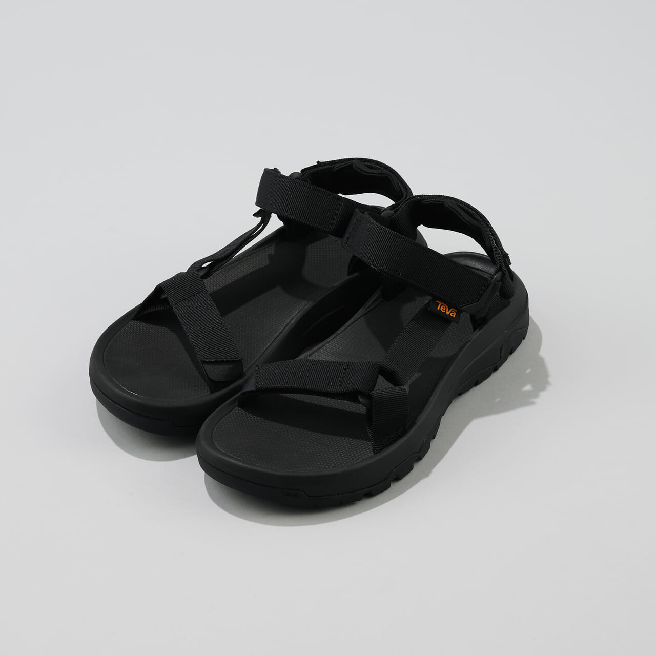 エディターが愛用するテバの黒サンダル／Hurricane XLT3