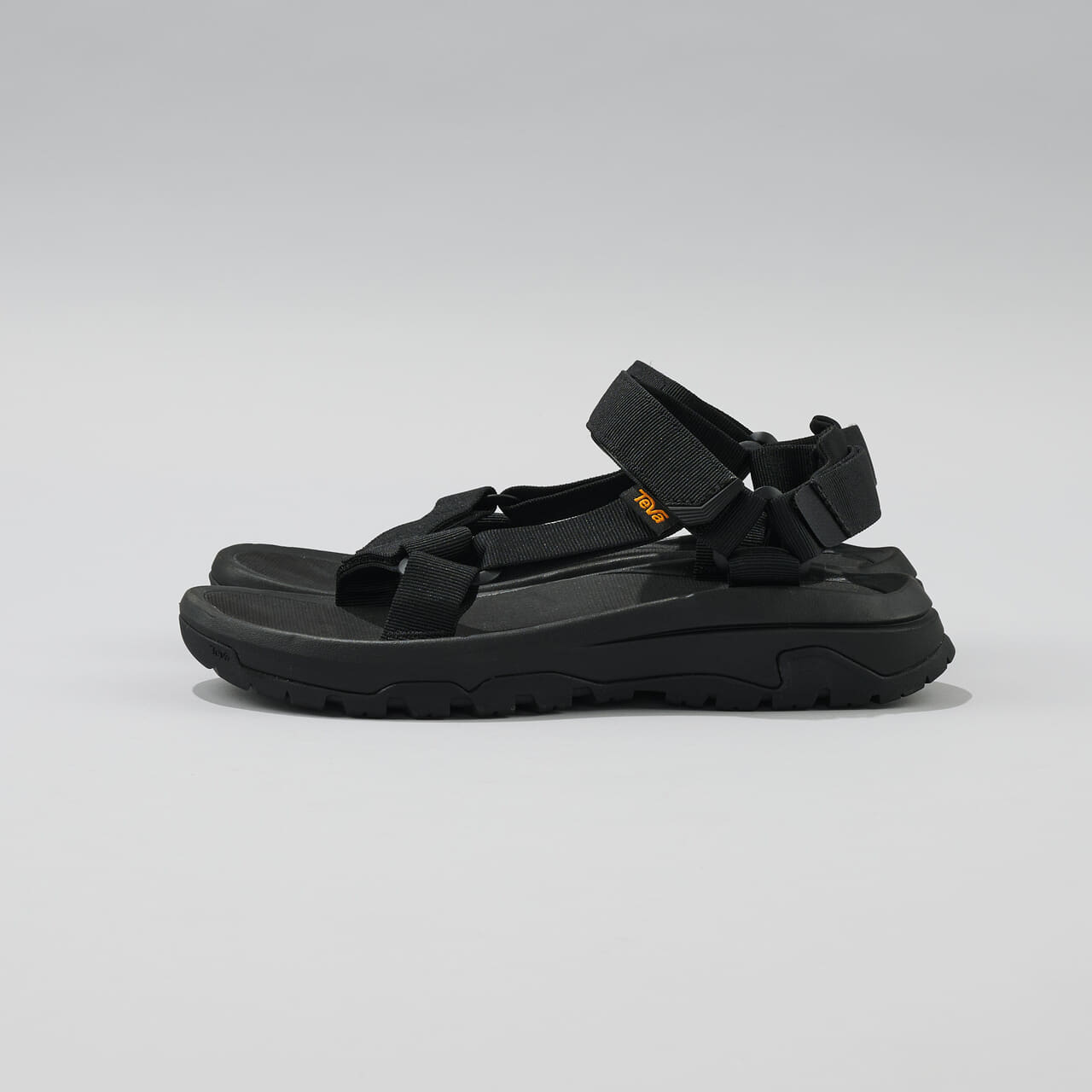 エディターが愛用するテバの黒サンダル／Hurricane XLT3のサイド
