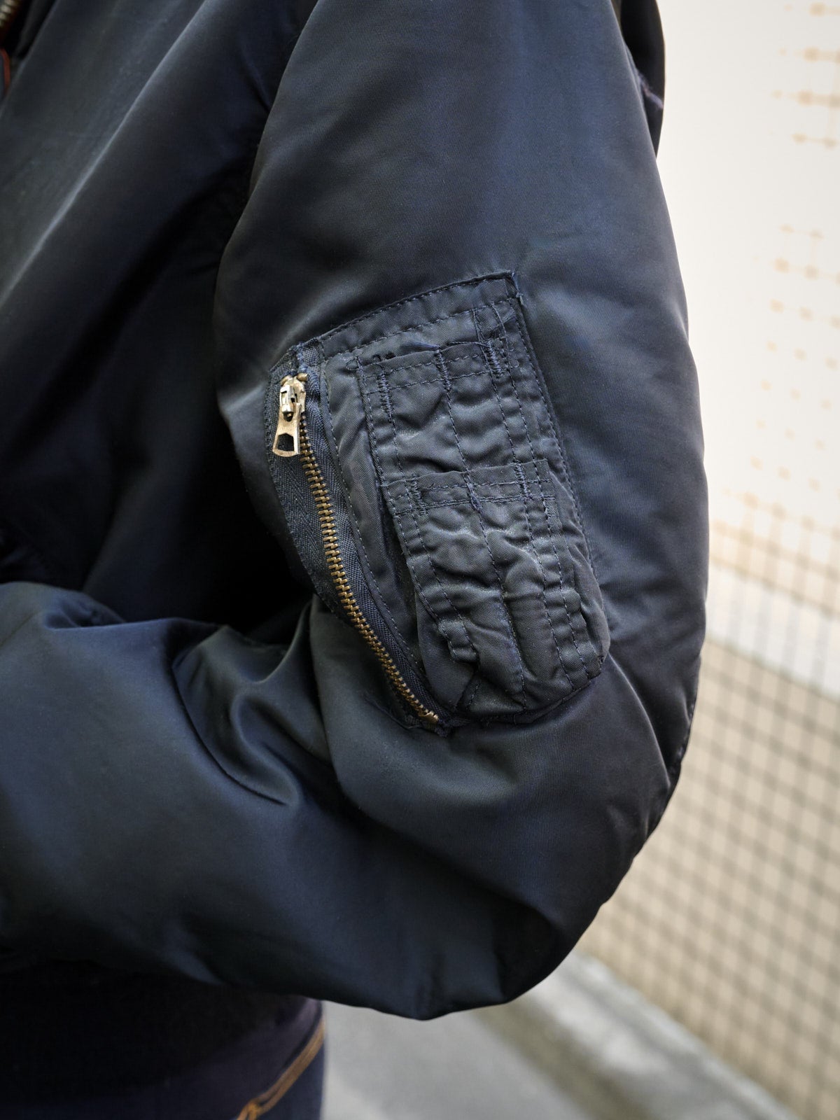 古着のMA-1のポケット（腕）