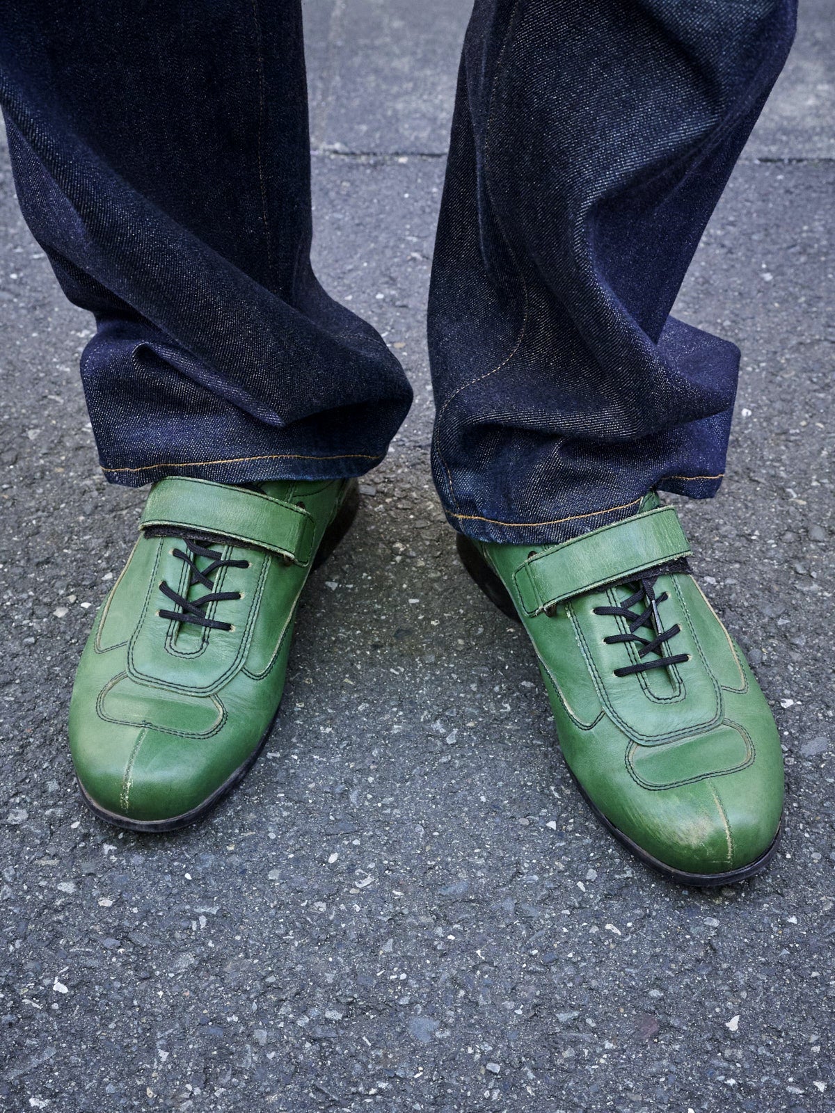 プラダのスニーカーの全体像