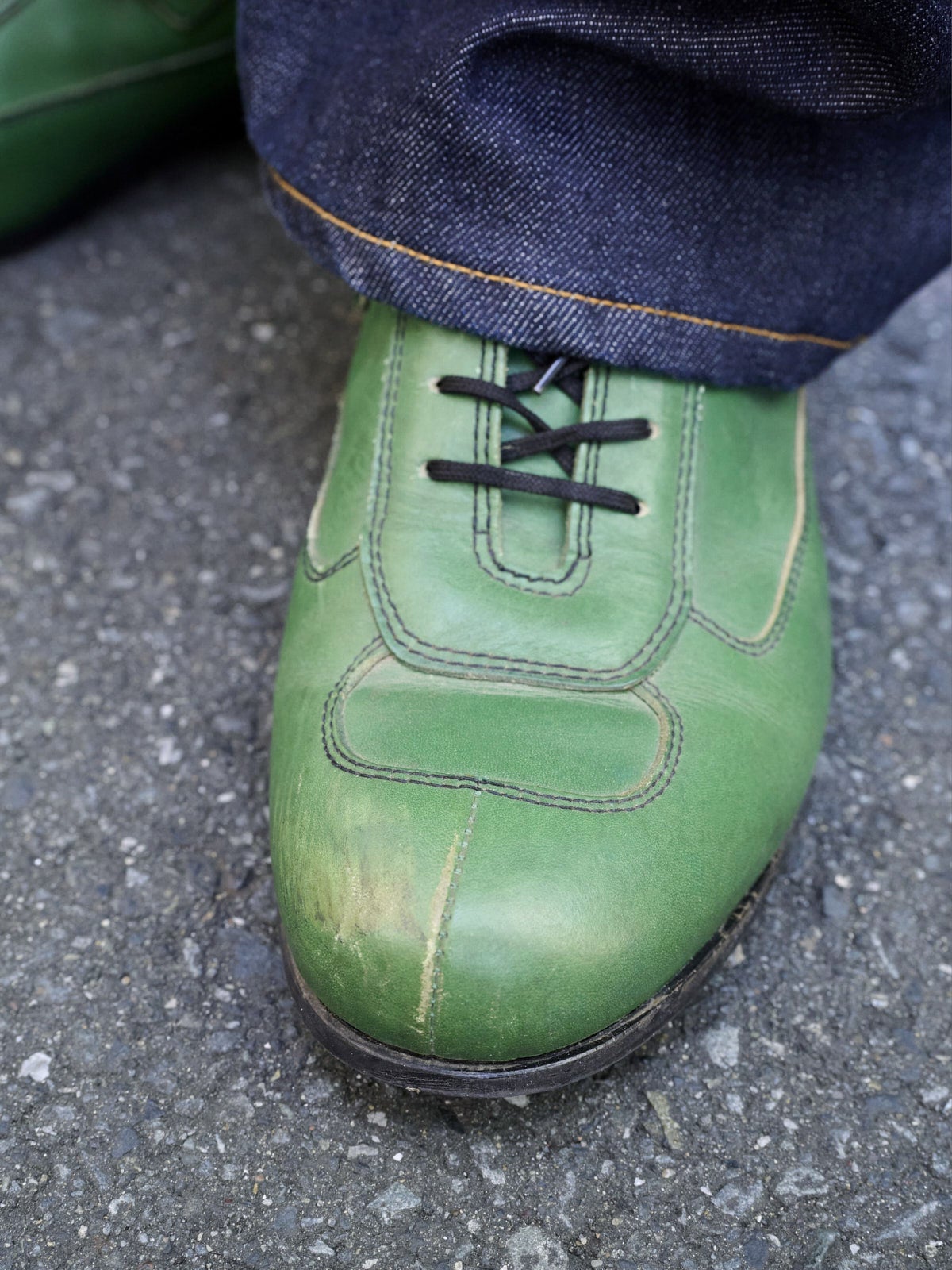 プラダのスニーカーのトゥ