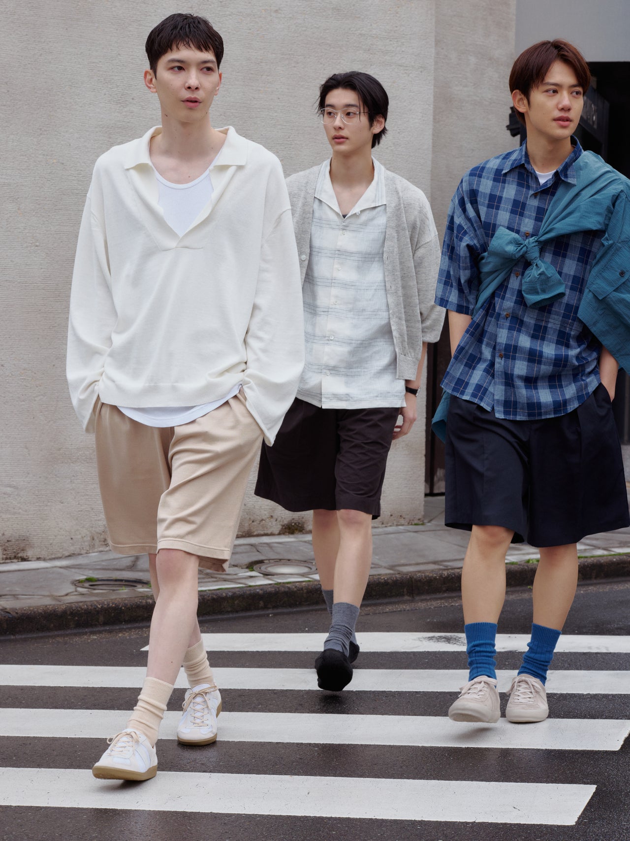 光美容器で脛毛を処理し、ツルツルの脚でショーツを履きこなす3名のメンズノンノモデル