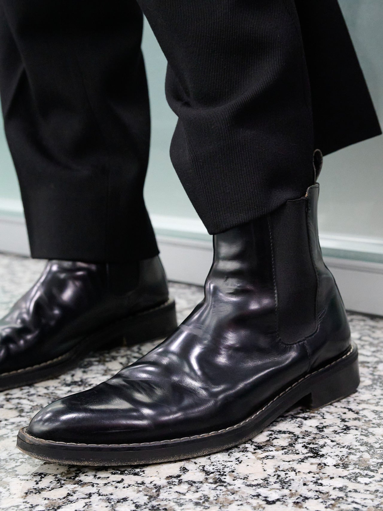 鈴々木響の冬私服サムネイル＿アミパリのブーツサイド