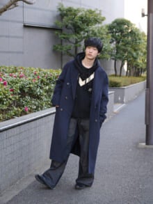 [高橋 璃央] 「メレル」の黒スニーカーに「ザラ×ソウシオオツキ」のコートで春を意識して【メンズノンノモデルの私服スナップ】