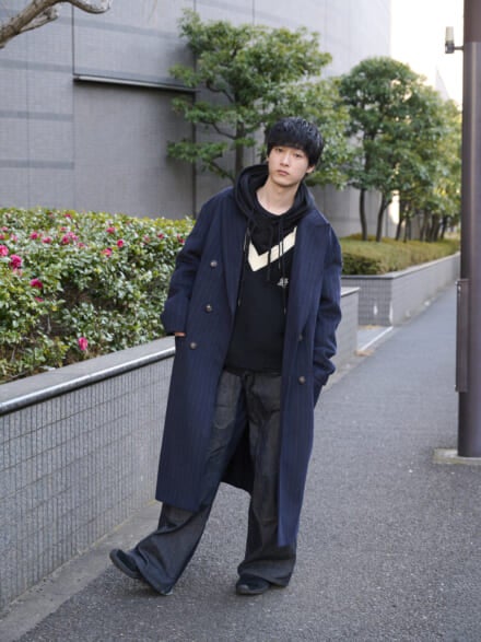 [高橋 璃央] 「メレル」の黒スニーカーに「ザラ×ソウシオオツキ」のコートで春を意識して【メンズノンノモデルの私服スナップ】