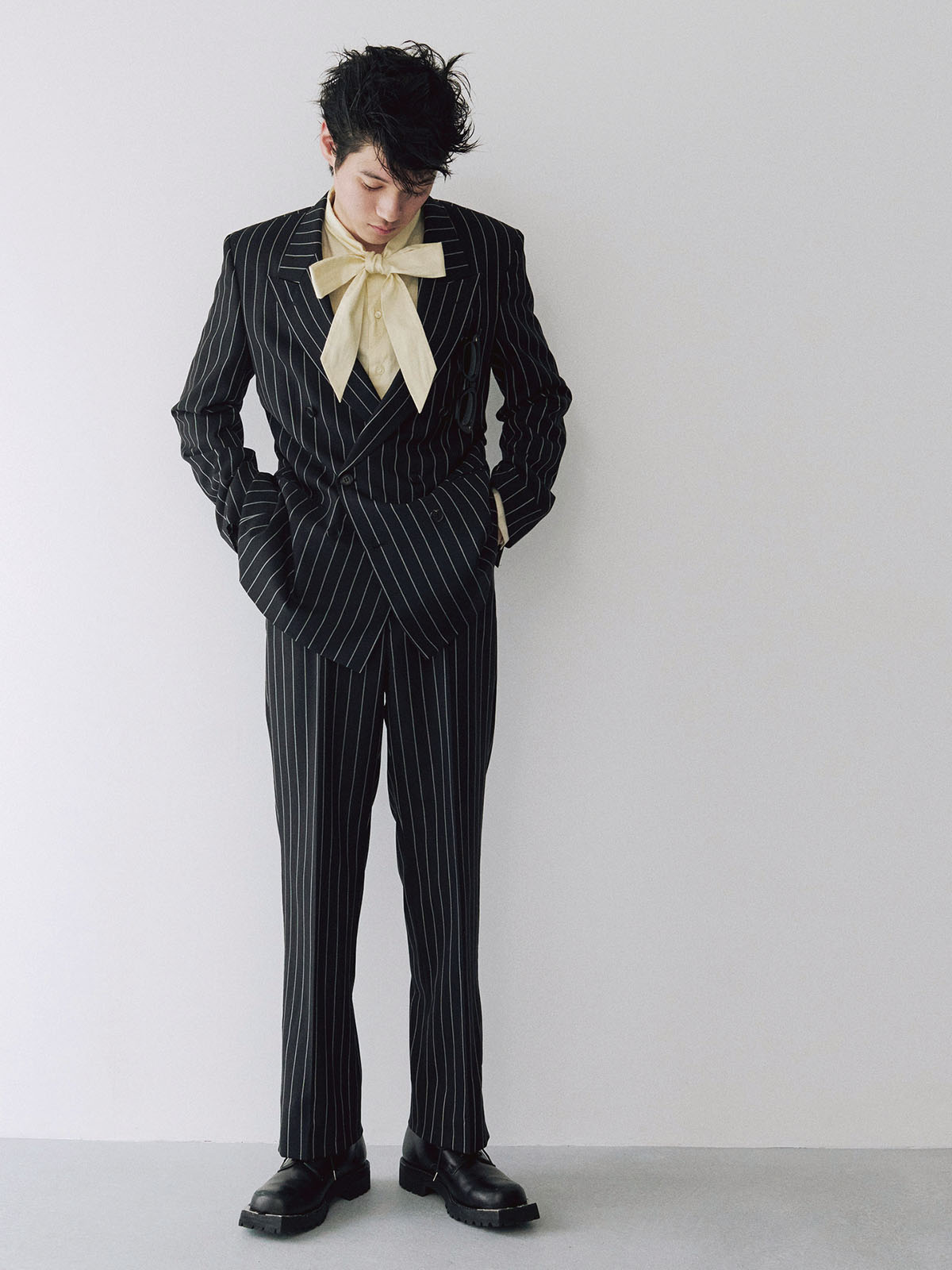 リトルビッグのブラックスーツコーデ