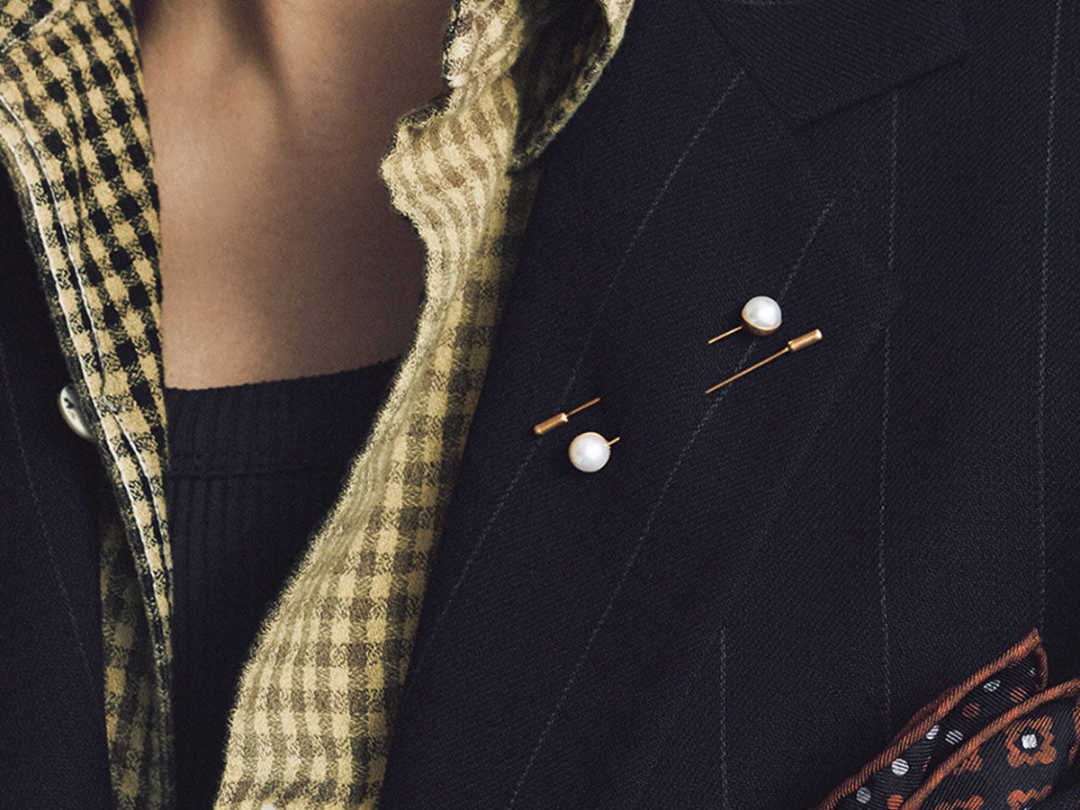 カフリンクス、タイピン、ブローチ。ドレスアップを味変する「名脇役小物」７選！