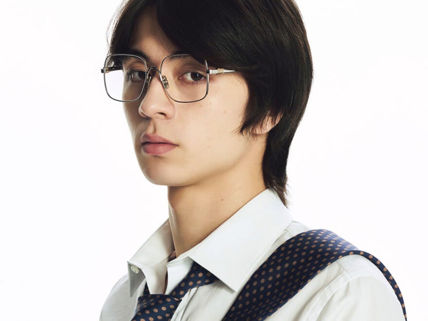 ドレスアップのため「技アリ眼鏡」3選。ミュウミュウ、ジェントルモンスター...軽やかなメタルフレームをジュエリー感覚で!