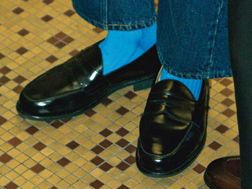 春の革靴は“黒いローファー”一択!日本人向けオールデン、特別なリーガル...スニーカー感覚でも履けるブラック名品12選!