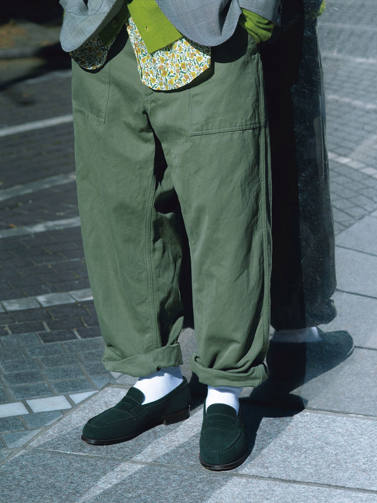 J.M. WESTON の「シグニチャーローファー ＃180」をダークグリーンスエードで仕上げた別注モデル