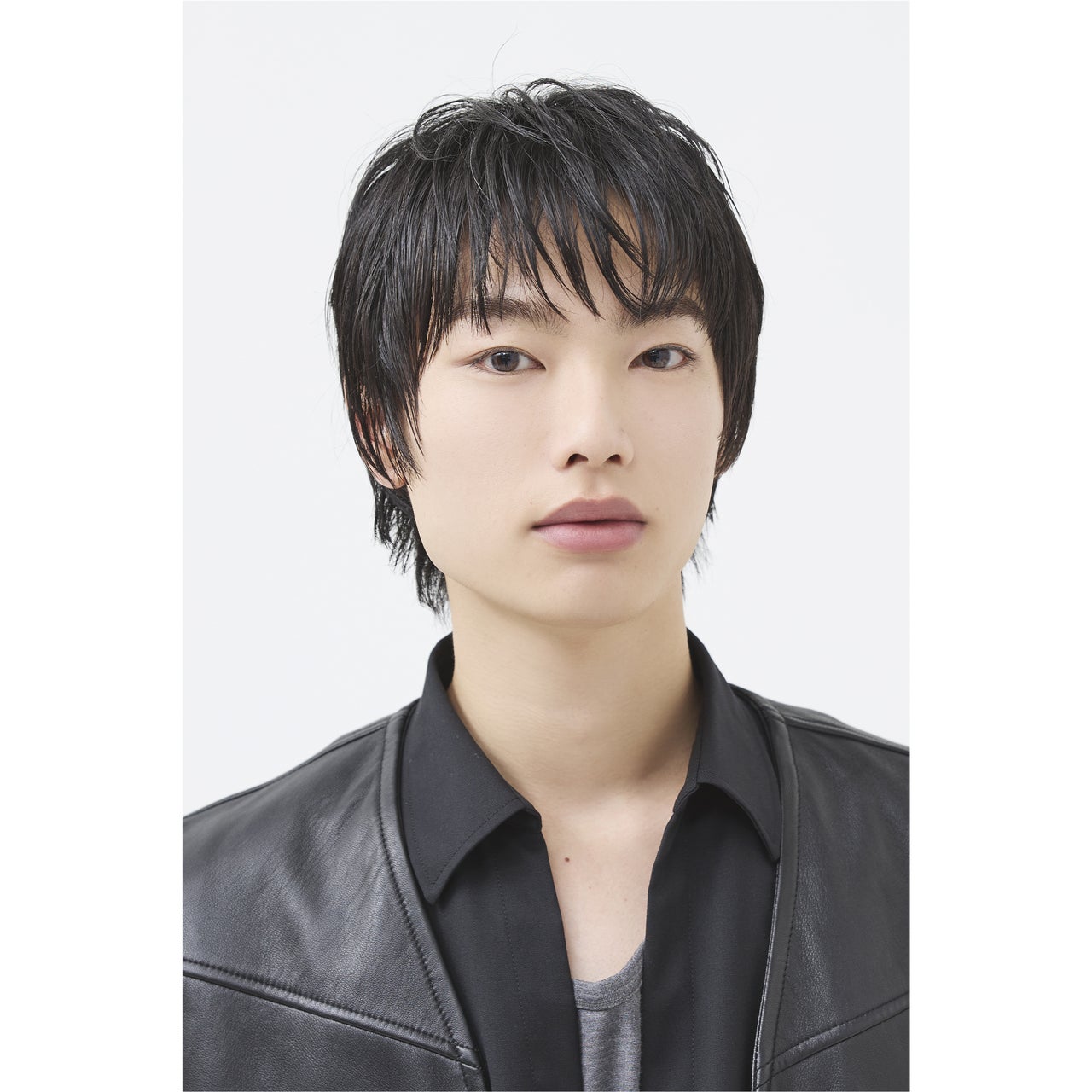 春印象へのシフトは、顔まわりの抜け感でコントロールする