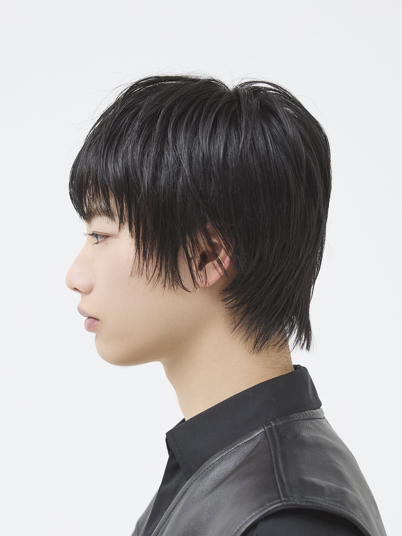 春印象へのシフトは、顔まわりの抜け感でコントロールする