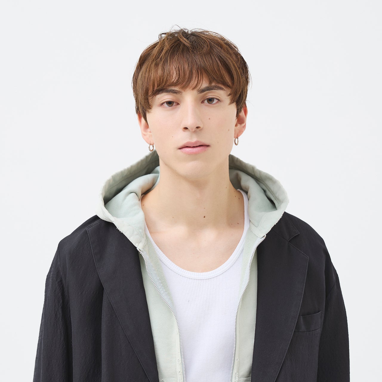 春の注目トレンドは眉上バング。いつものショートに差をつけよう