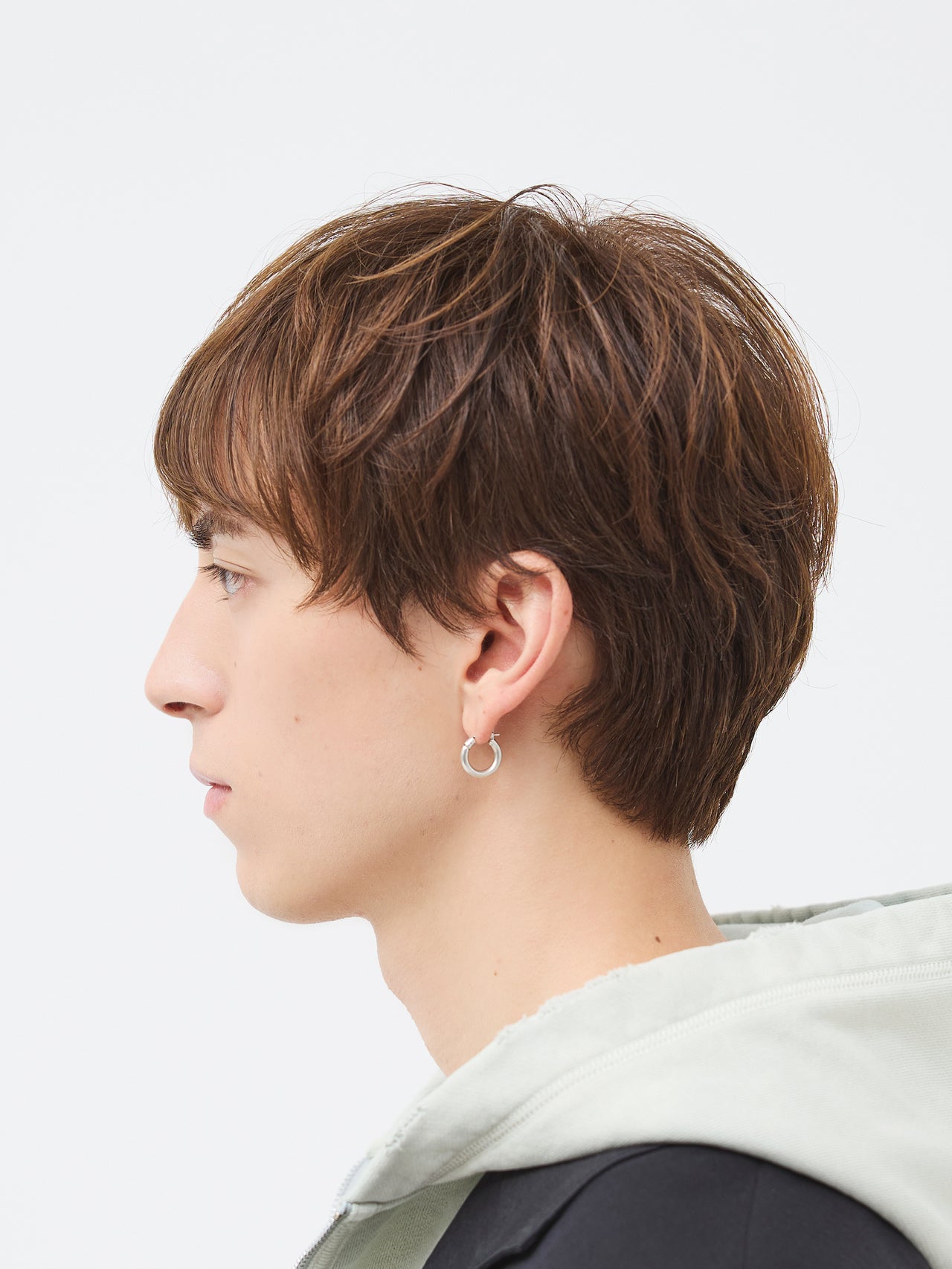 春の注目トレンドは眉上バング。いつものショートに差をつけよう