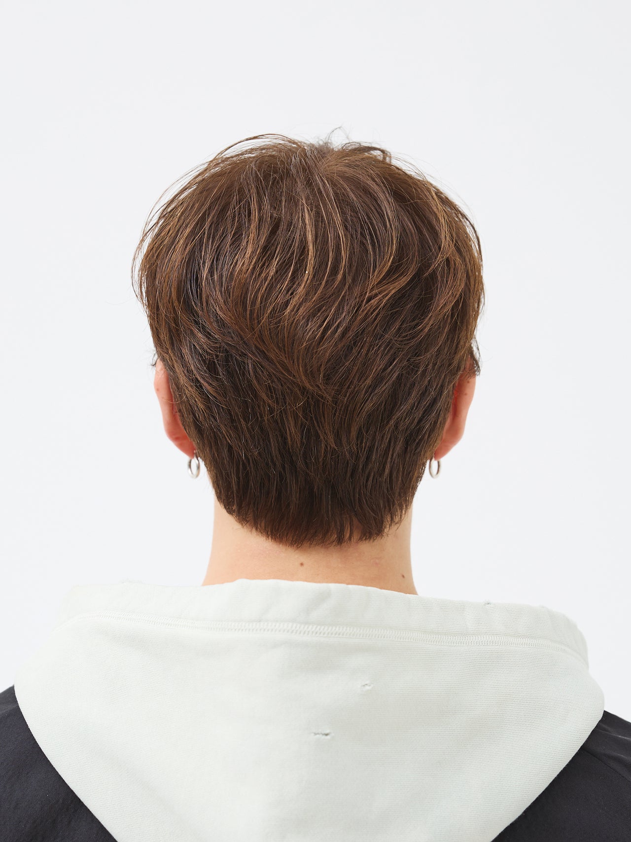 春の注目トレンドは眉上バング。いつものショートに差をつけよう