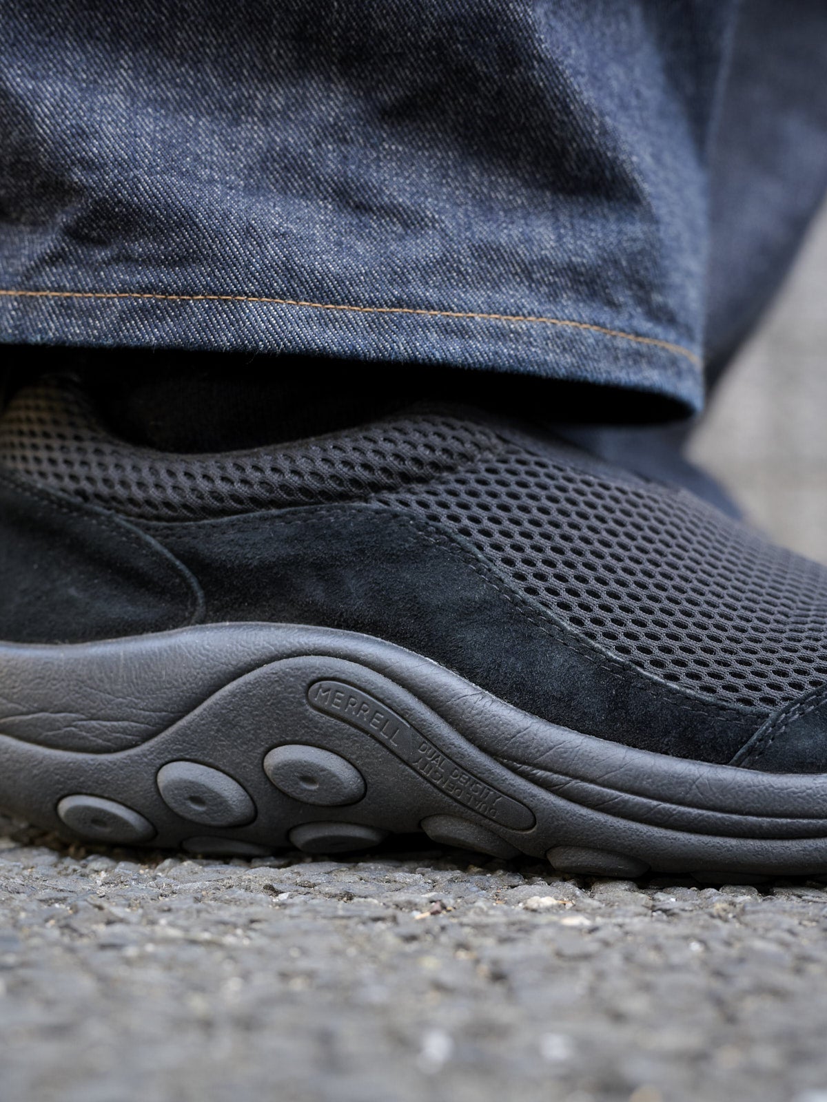 メレルのスニーカーのサイドの寄り