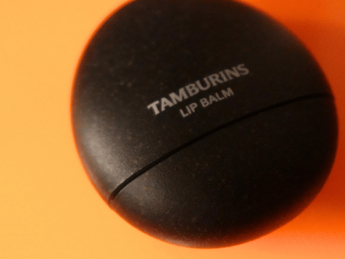 タンバリンズ　THE EGG LIP BALM WOODY GREEN　フォルム