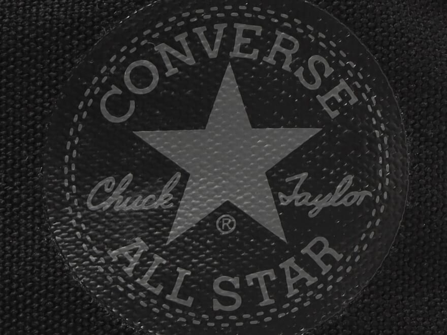 「コンバース」の“進化系オールスター”に新色のナチュラルホワイトとブラックモノクロームが仲間入り！