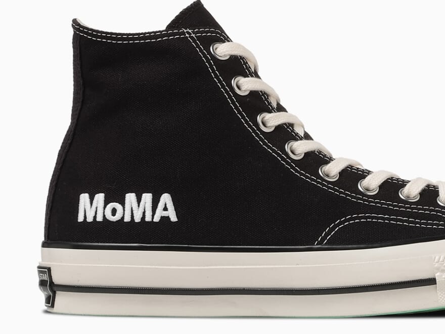 日本限定の特別な「コンバース」。「MoMA」とのコラボスニーカーは争奪戦必至！