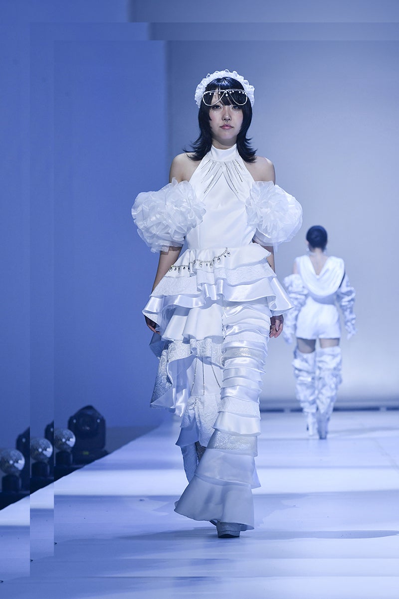 文化学園大学服装学部ファッションクリエイション学科による2025年のファッションショーの様子3