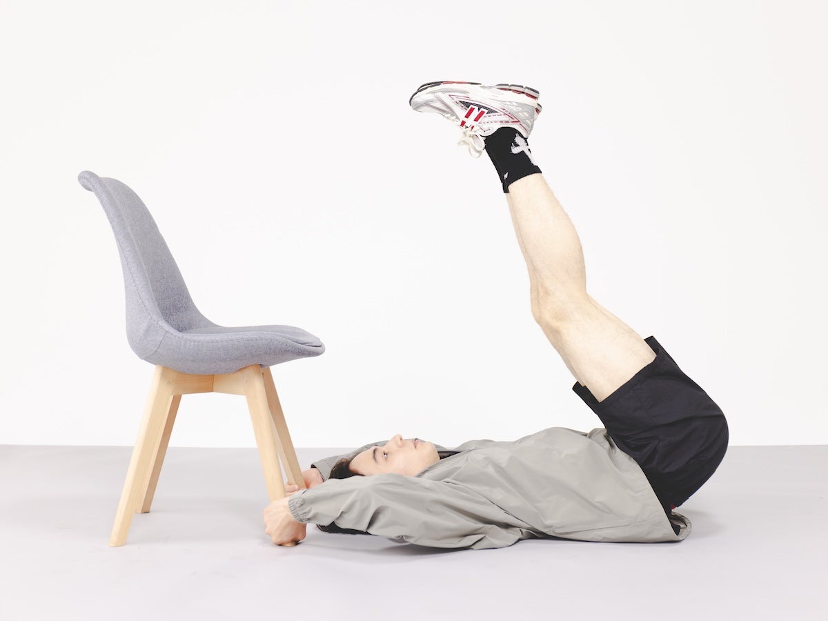 Step２：足を上げ、最後にお尻を浮かせる　イメージ画像