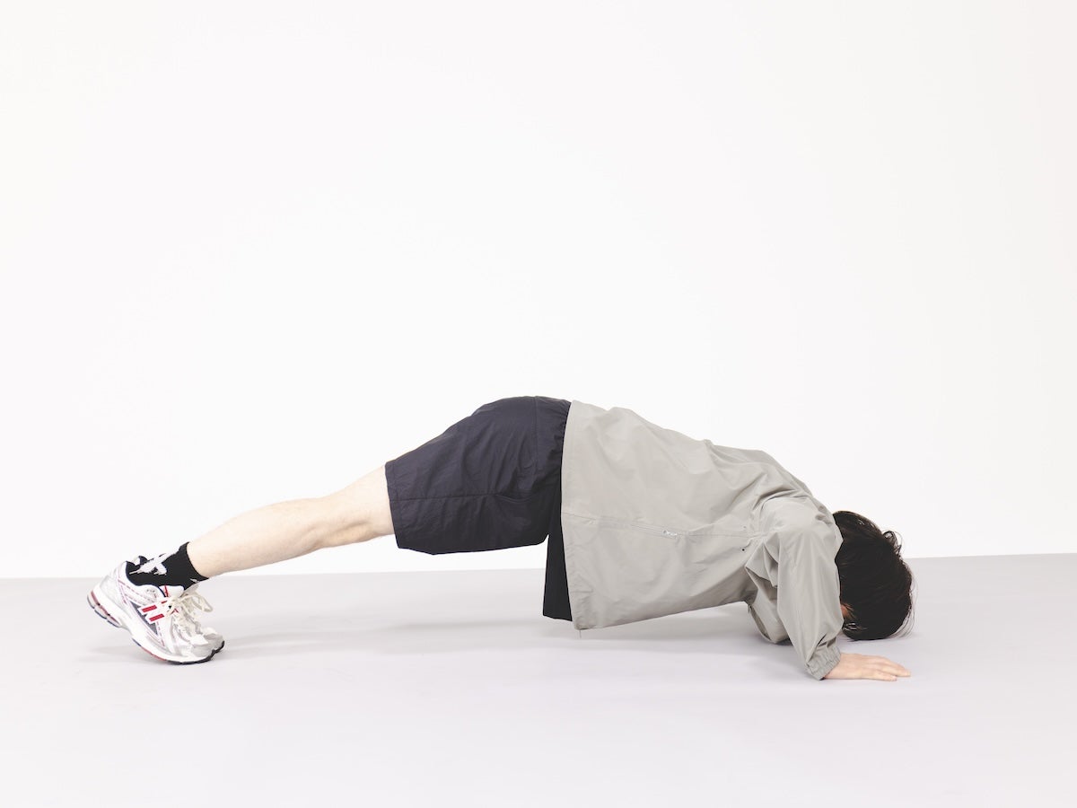 Step２：頭を床に突っ込むイメージで下ろす イメージ画像