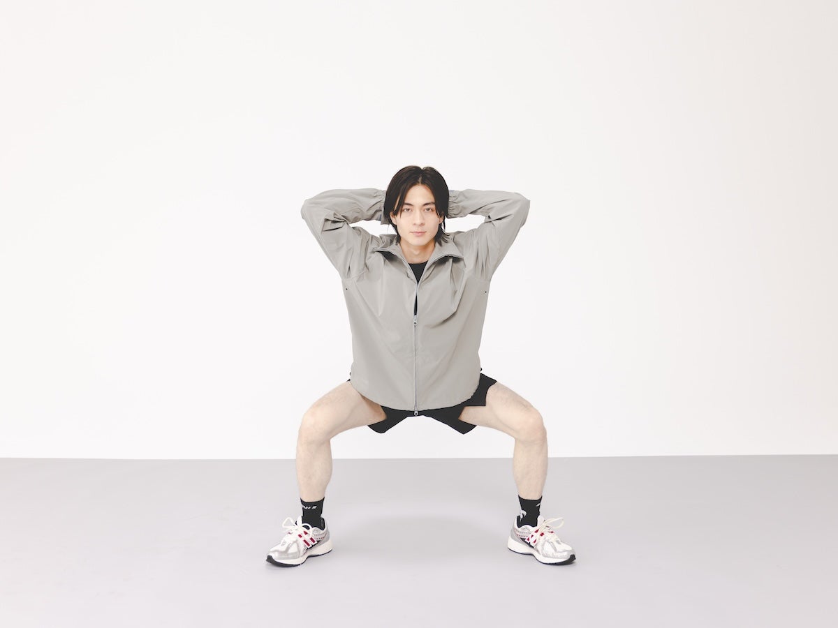 Step２：つま先と同じ方向に膝を下ろす イメージ画像